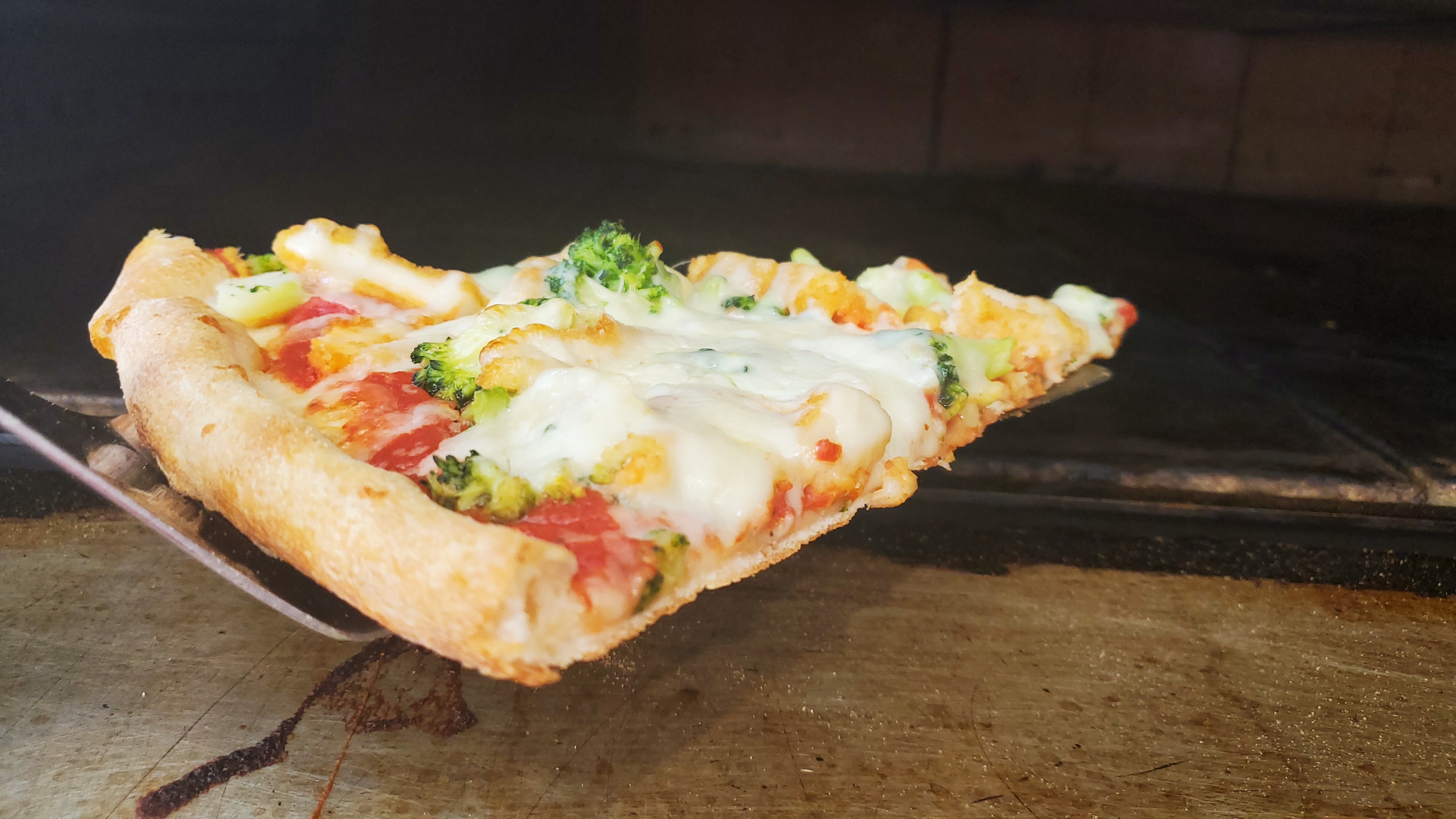 Order Chicken Broccoli Pizza Slice food online from Famous famiglia pizza store, New York on bringmethat.com
