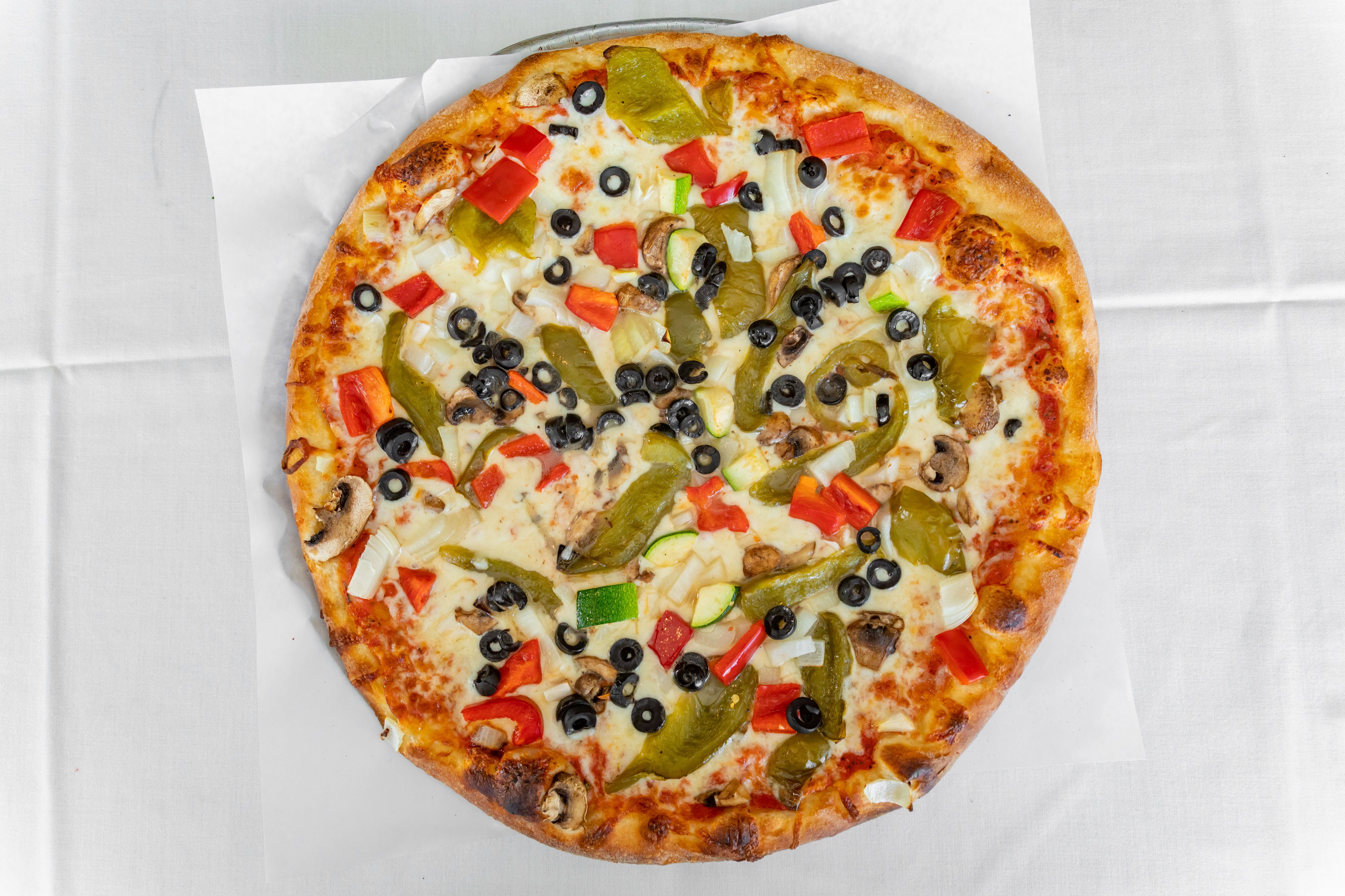 Order Vegetarian Pizza - 16'' food online from Italia Pizzeria Restaurant store, Norwalk on bringmethat.com