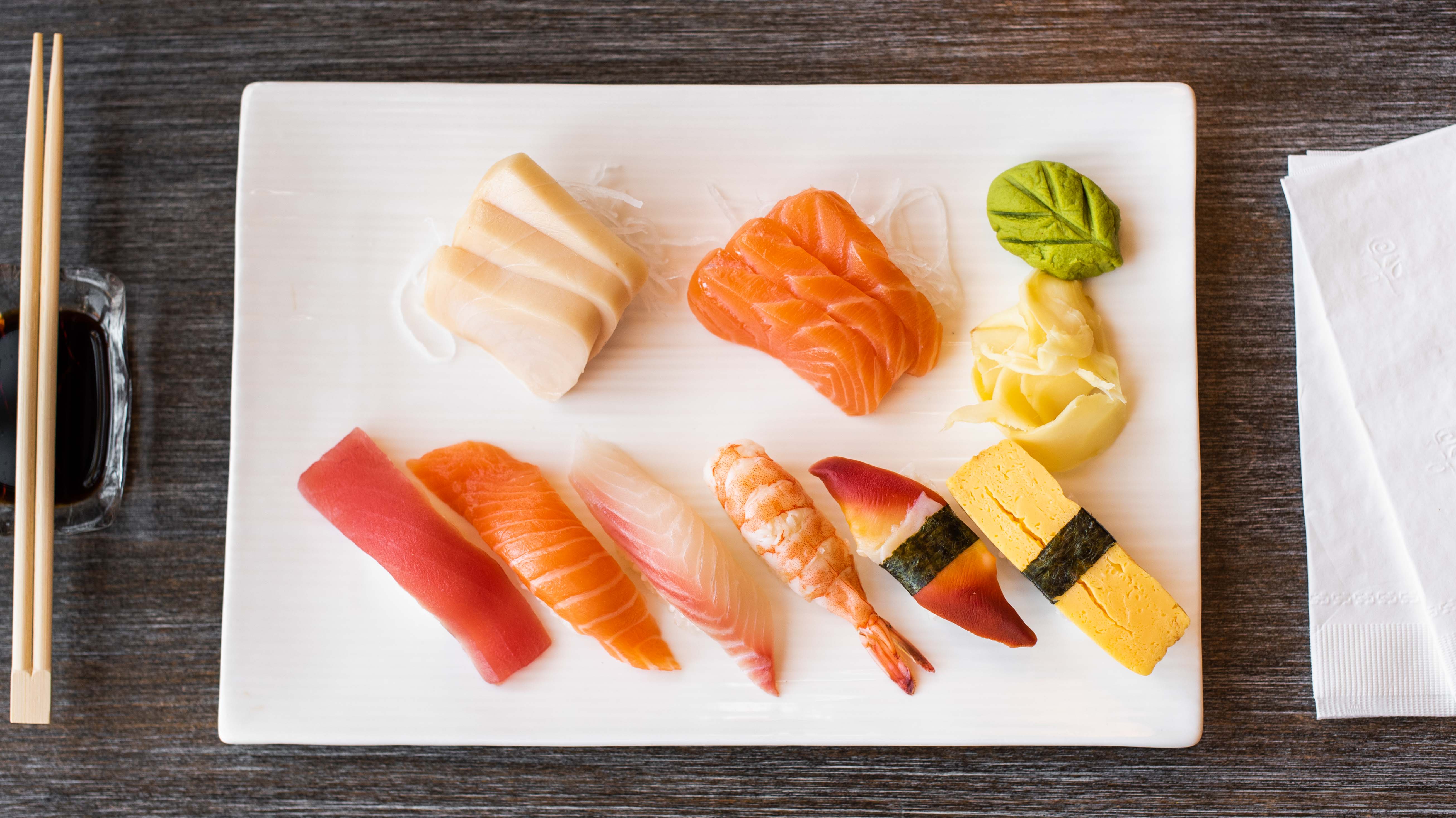 Order D8. Sushi Sashimi Combo Dinner food online from Maki Maki store, Bethesda on bringmethat.com