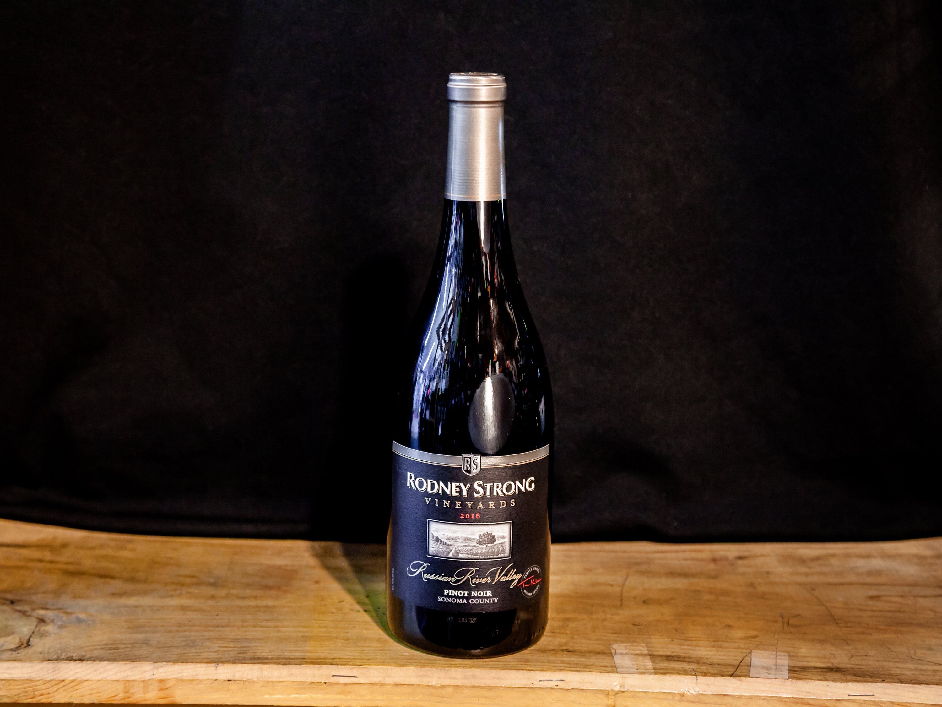 Order Rodney Strong Pinot Noir Wine food online from Alameda Cellars Wines And Liquors store, Alameda on bringmethat.com
