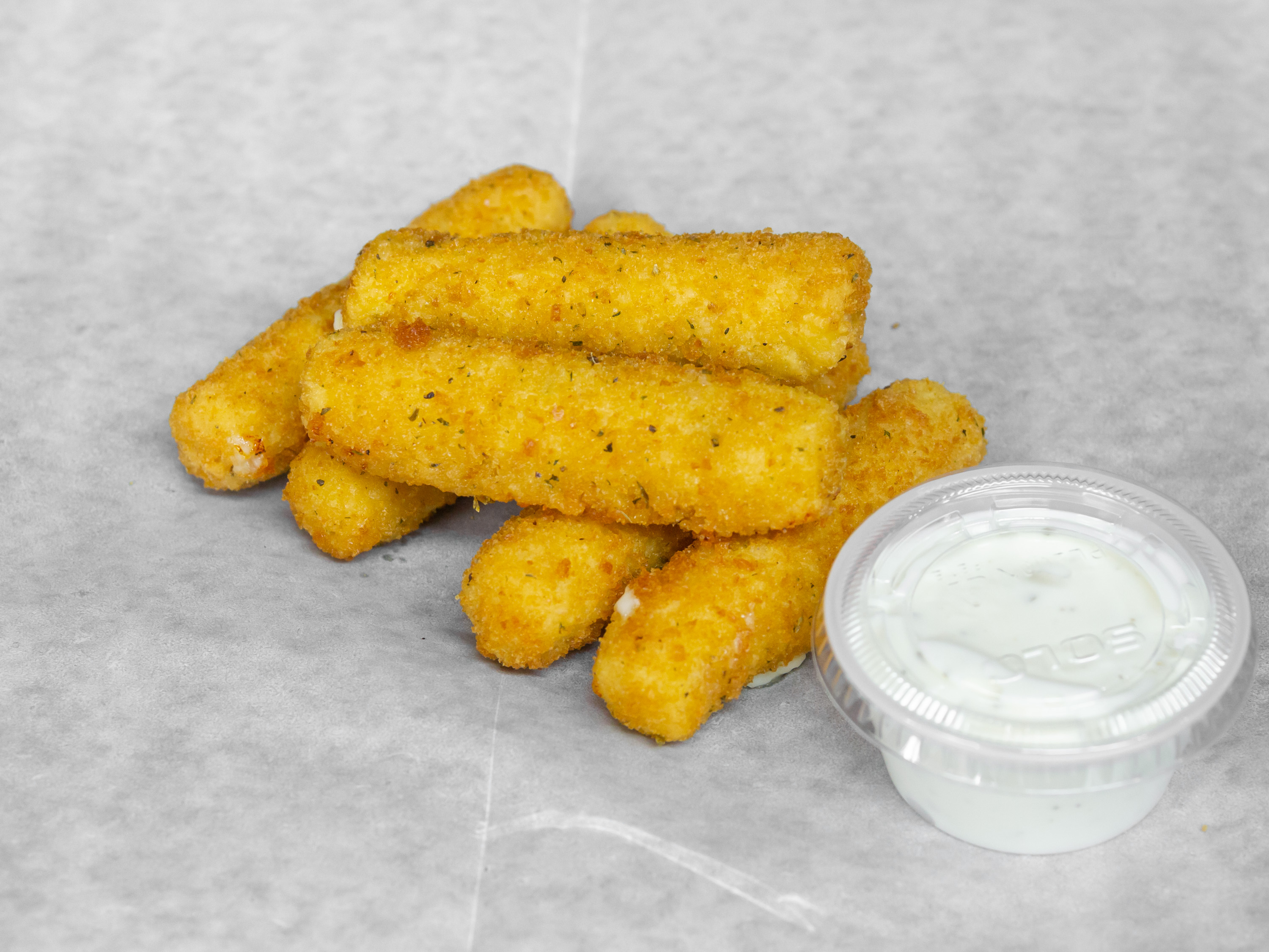 Order 6 pc Mozzarella Cheesesticks food online from Fire Pizza store, Detroit on bringmethat.com