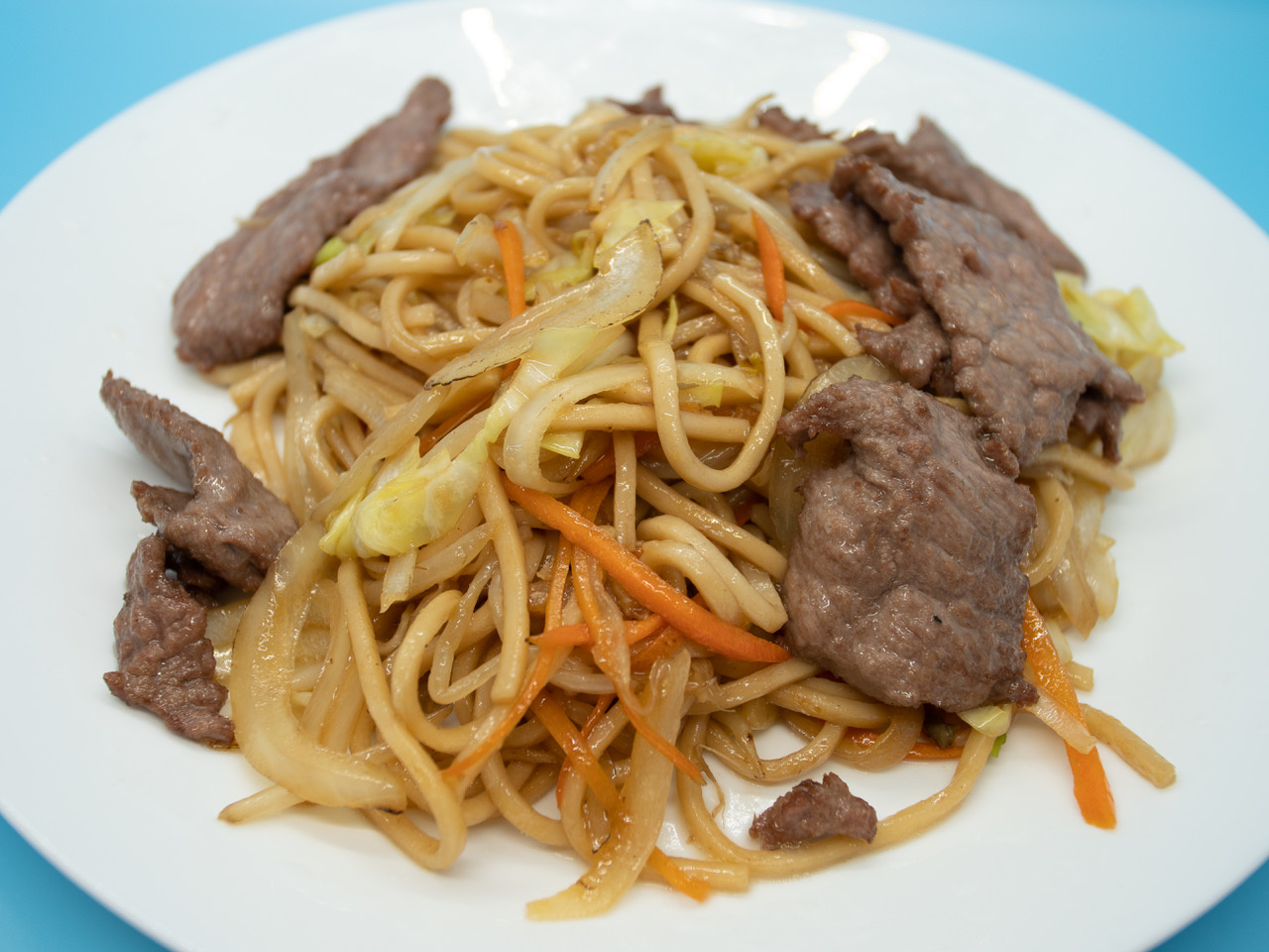Order K2. Beef Chow Mein  牛肉炒面 food online from Hai master kitchen store, Laguna Woods on bringmethat.com