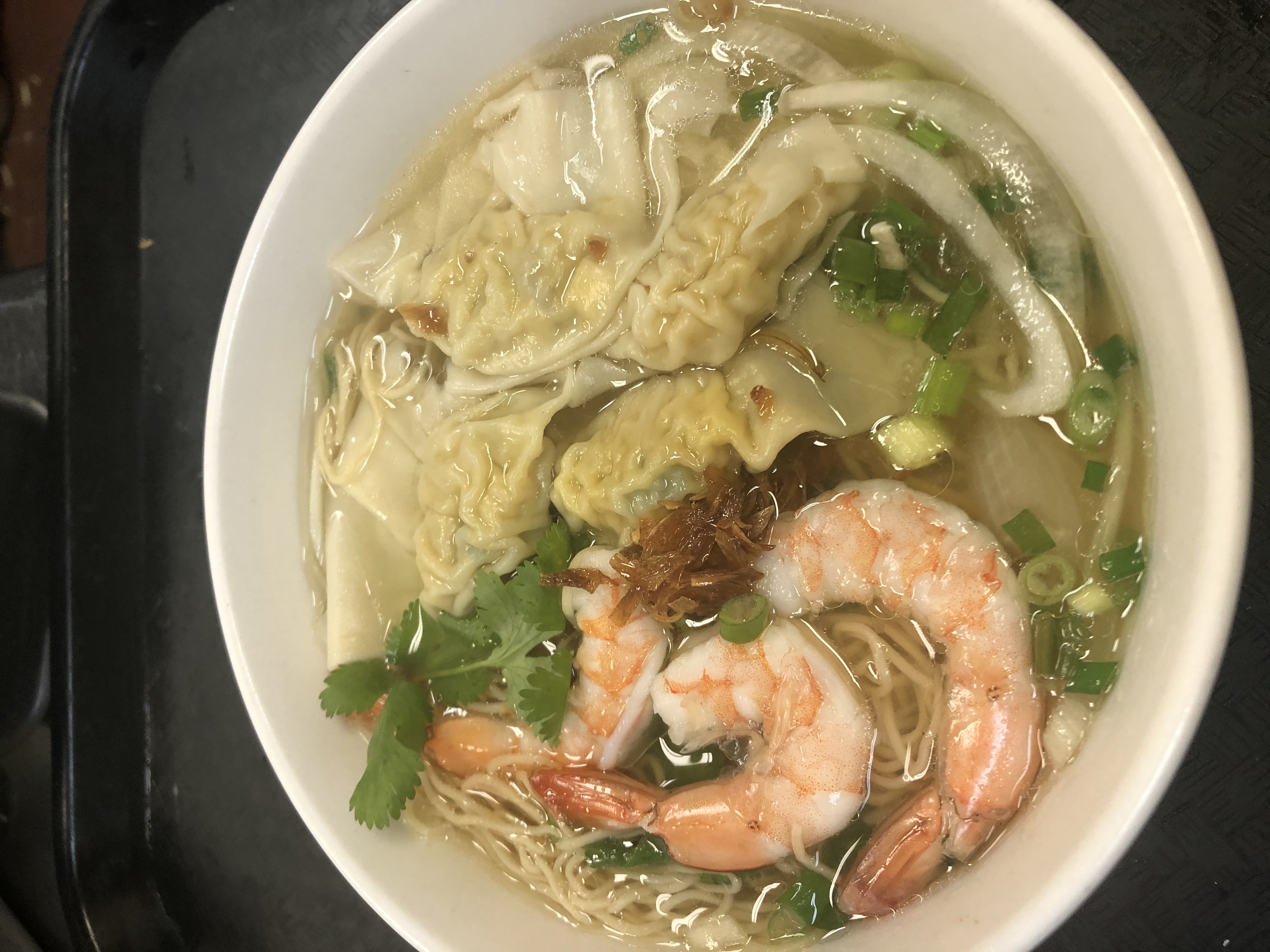 Order 32. Wonton Shrimp w/egg noodle soup (Mì Wonton tôm) food online from Saigon House store, San Leandro on bringmethat.com