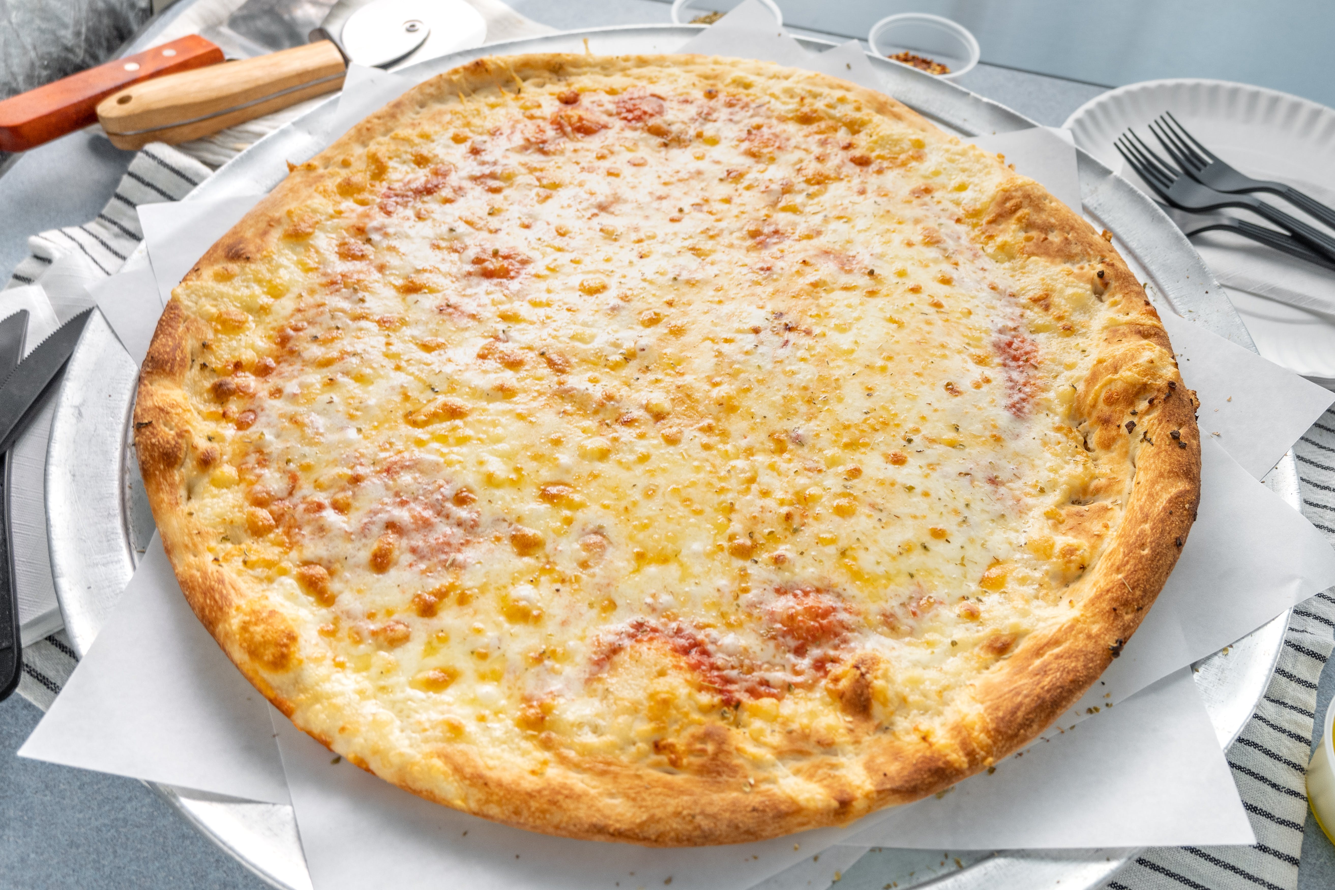 Order Cheese Pizza - Small 12" food online from Golden Crust Pizzeria store, Philadelphia on bringmethat.com