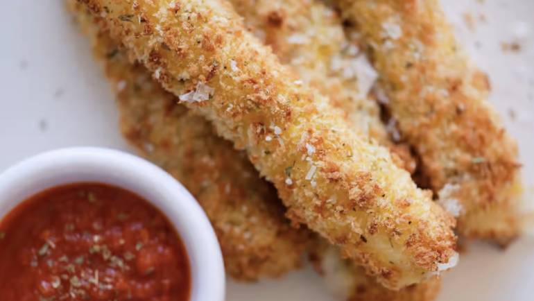 Order Fried Cheesesticks (6 pcs) food online from Red Hook Cajun Seafood & Bar store, Southaven on bringmethat.com