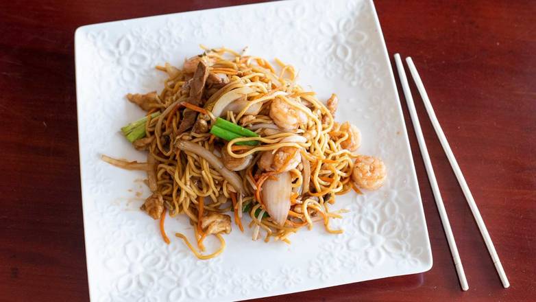 Order House Special Lo Mein food online from China Town store, Clarksville on bringmethat.com