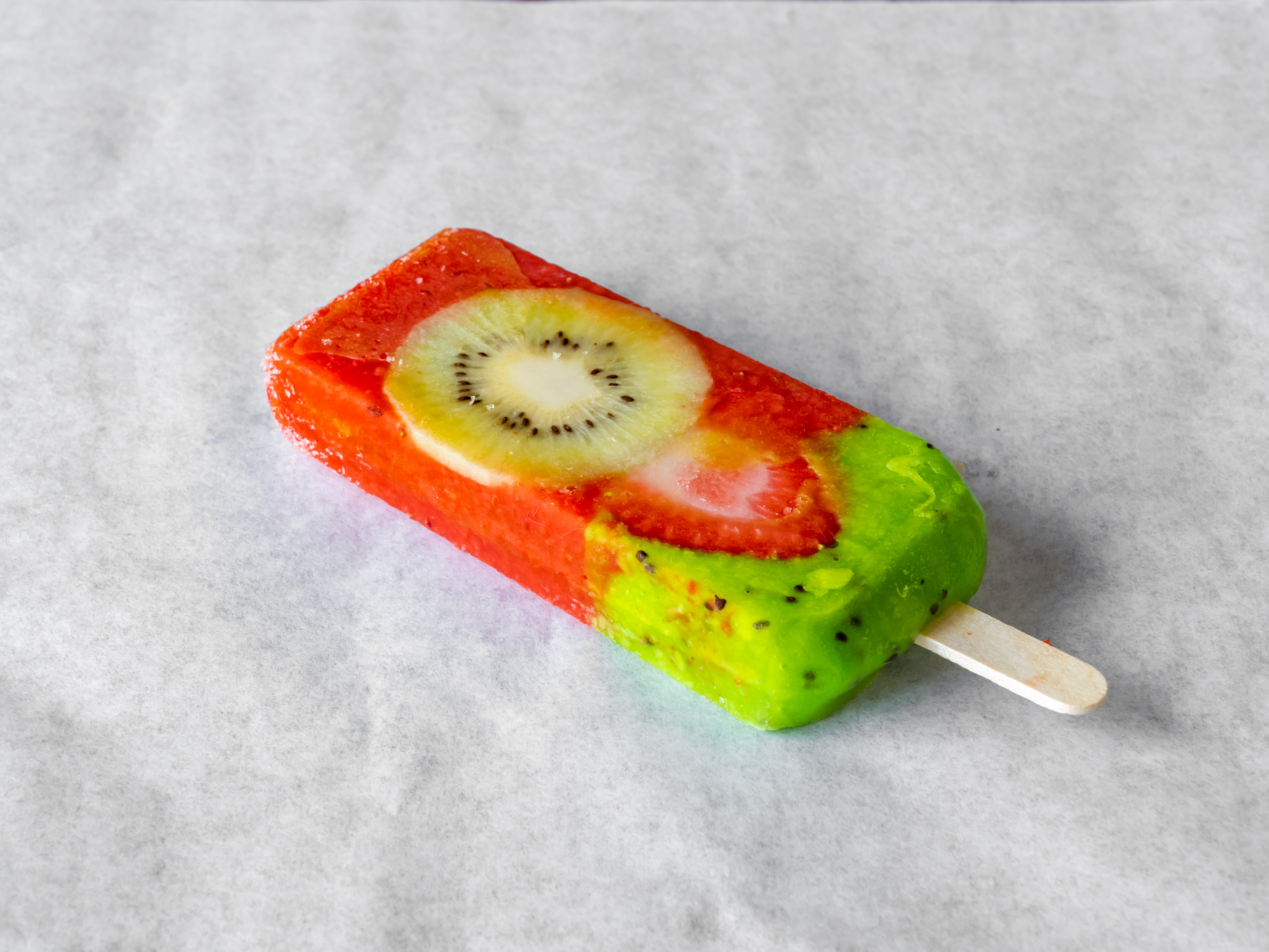 Order Strawberry with Kiwi Popsicle food online from Michoacana Alhambra store, Alhambra on bringmethat.com