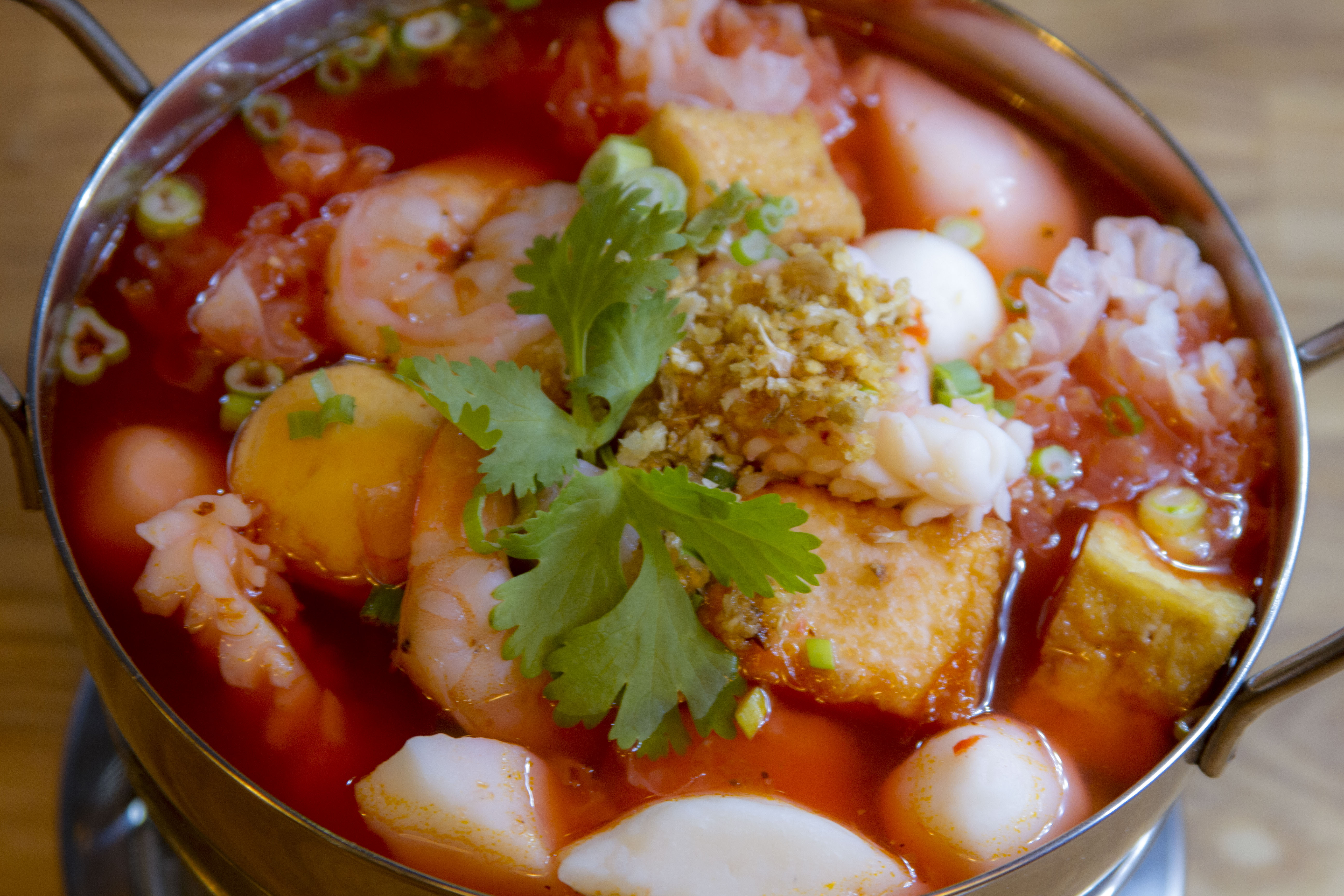 Order Yen Ta Fo Hot Pot food online from Kruang Tedd Thai Cuisine store, Los Angeles on bringmethat.com