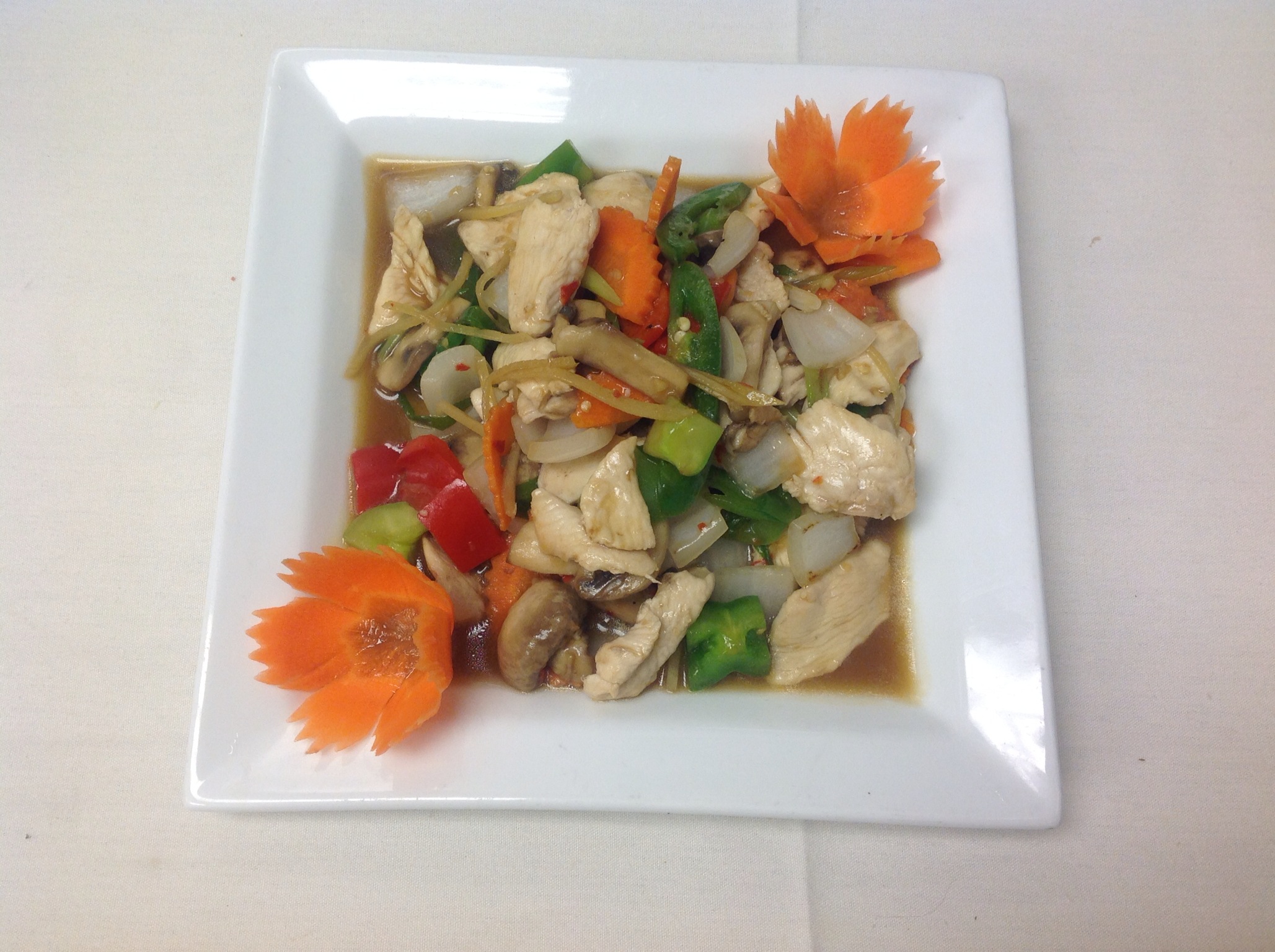 Order 33. Ginger Chicken food online from Nine Thai Cuisine store, Chicago on bringmethat.com