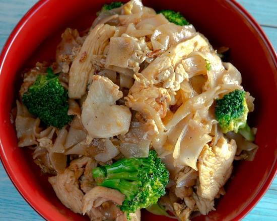 Order Scrambled Chicken Noodles food online from Rice Avenue store, Sunland-Tujunga on bringmethat.com