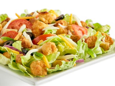 Order Crispy Chicken Salad - Salad food online from Pizza Guys store, Petaluma on bringmethat.com