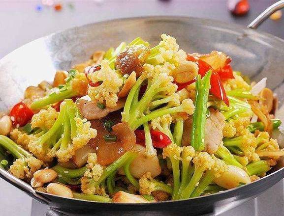 Order W7.干锅菜花（含猪肉）Cauliflower in Hot Wok with Pork food online from Taste of North China store, Jersey City on bringmethat.com