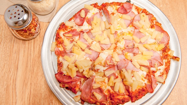 Order Hawaiian Pizza Small (9") food online from Round Table Pizza store, San Francisco on bringmethat.com