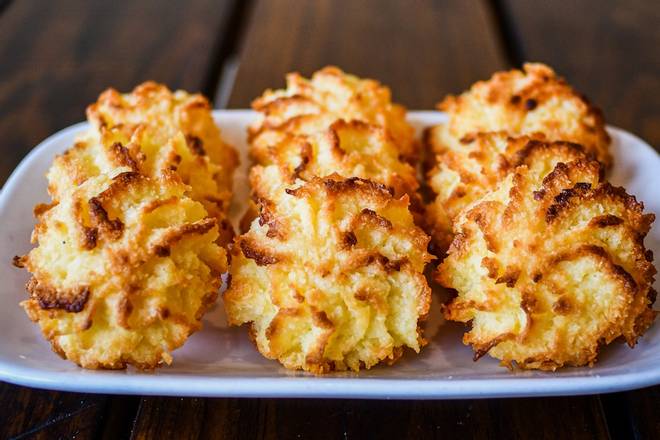 Order Coconut Macaroons food online from Aroma D'cafe store, Oradell on bringmethat.com