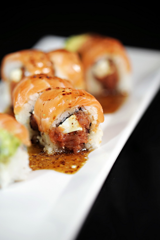Order Lion King Roll food online from Hon Sushi store, Corona on bringmethat.com