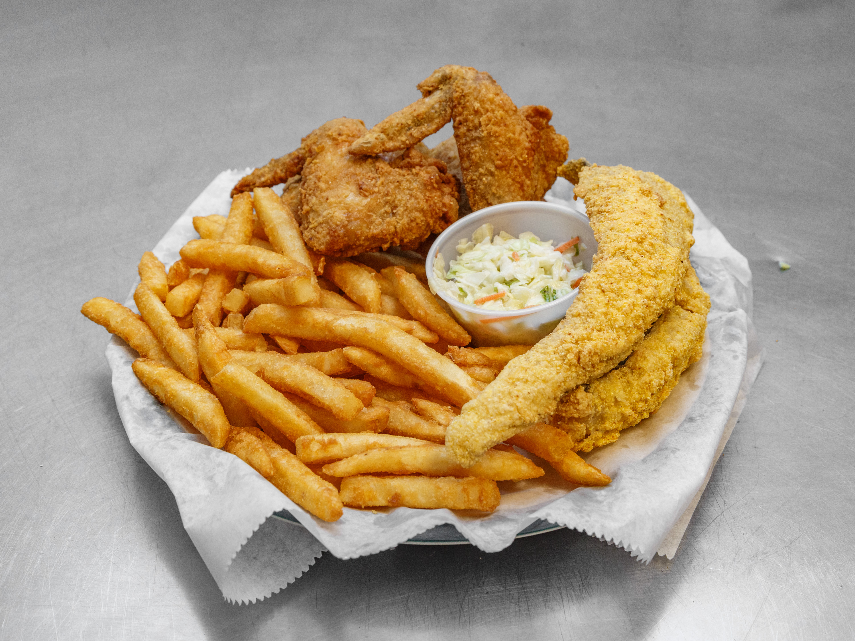 Order Tenders Chicken Platters food online from Al Fish & Chicken store, Duquesne on bringmethat.com