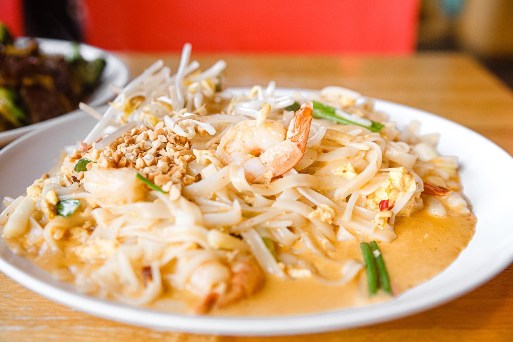 Order Curry Noodle Plate food online from Go! Sy Thai store, Detroit on bringmethat.com