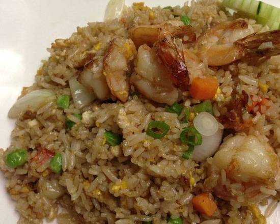 Order Thai Fried Rice food online from Royal Thai store, Chicago on bringmethat.com