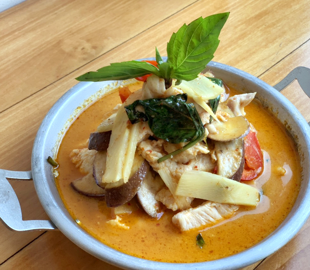 Order Red Curry food online from Tue thai store, New York on bringmethat.com