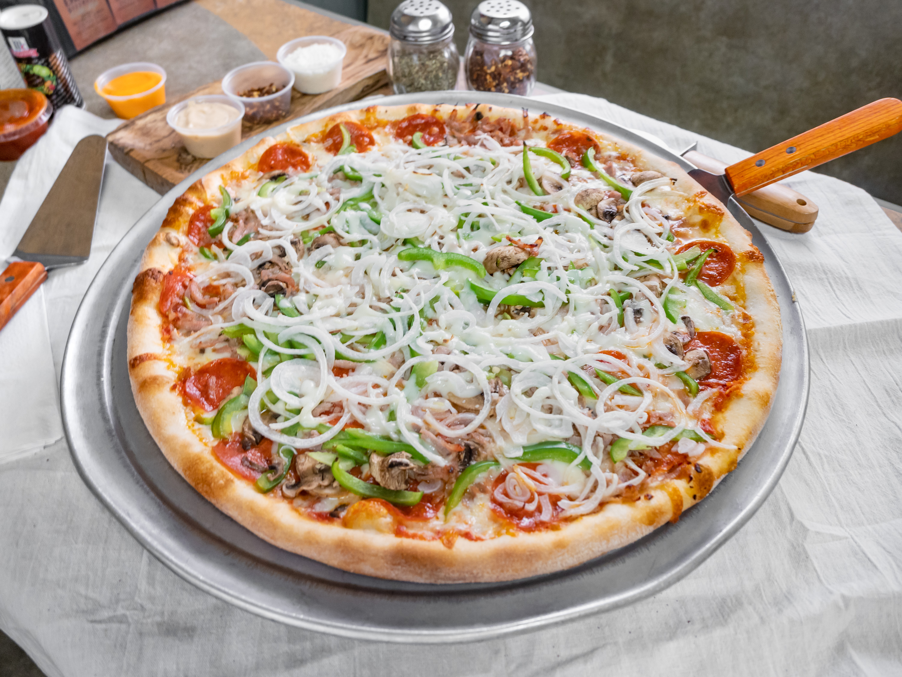 Order Enzo's Special "The Works" Pizza food online from Enzo's Pizzeria store, Langhorne on bringmethat.com