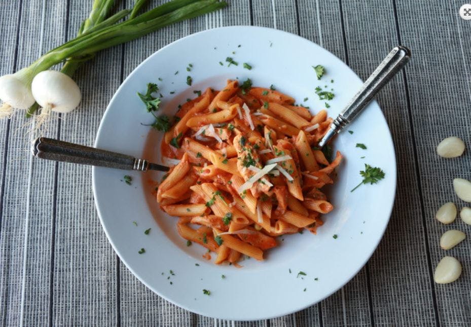 Order Penne Vodka Pollo - Pasta food online from Pasta Roma store, Los Angeles on bringmethat.com