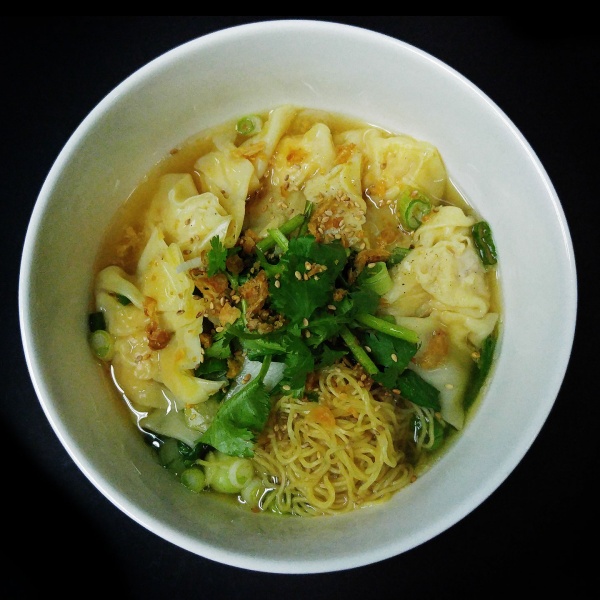 Order NS3. Thai Wonton Noodle Soup food online from Williamsburg Thai store, Brooklyn on bringmethat.com