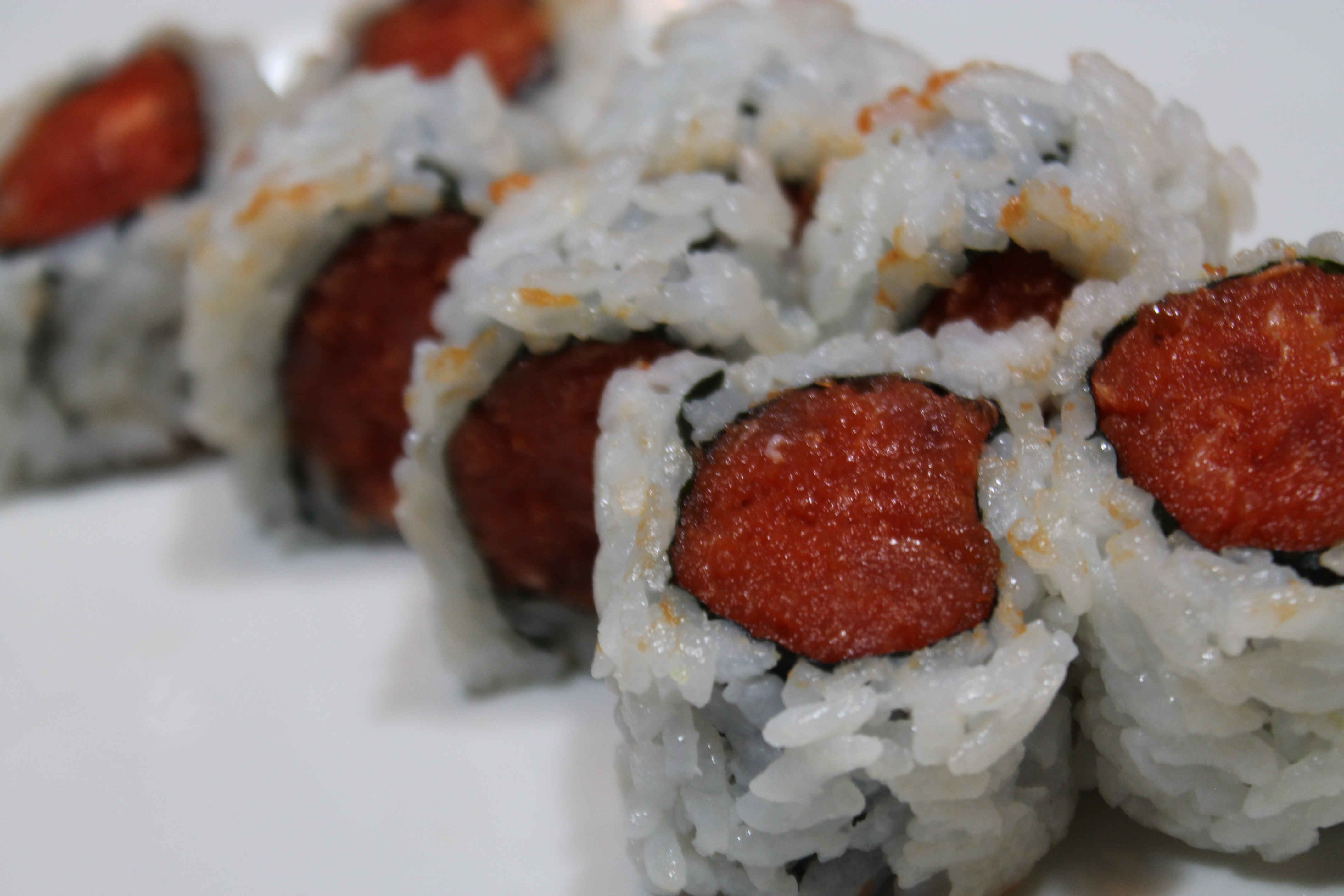 Order Spicy Tuna Roll food online from Tokyo Roll And Noodle store, Chino Hills on bringmethat.com