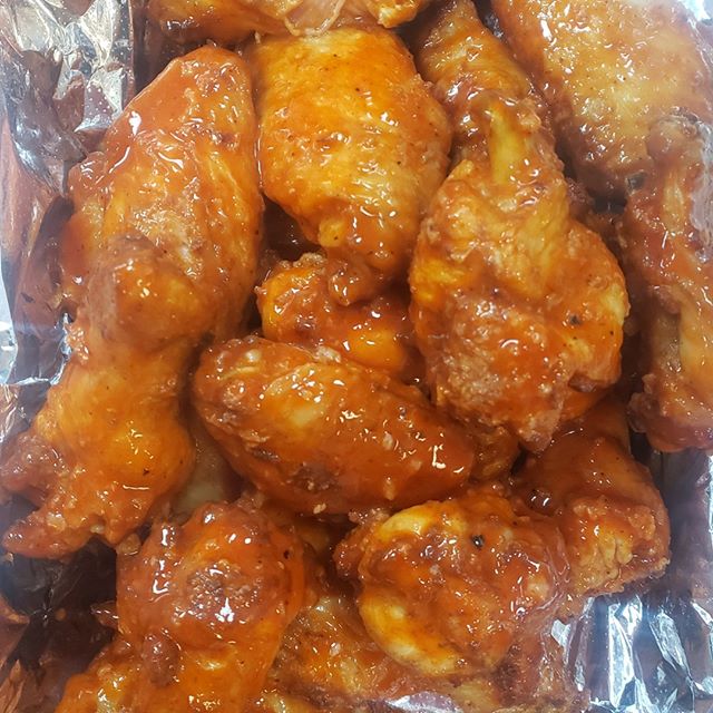 Order 10 Piece Bone-In Wings food online from Pizza Man of Columbia Heights store, Minneapolis on bringmethat.com