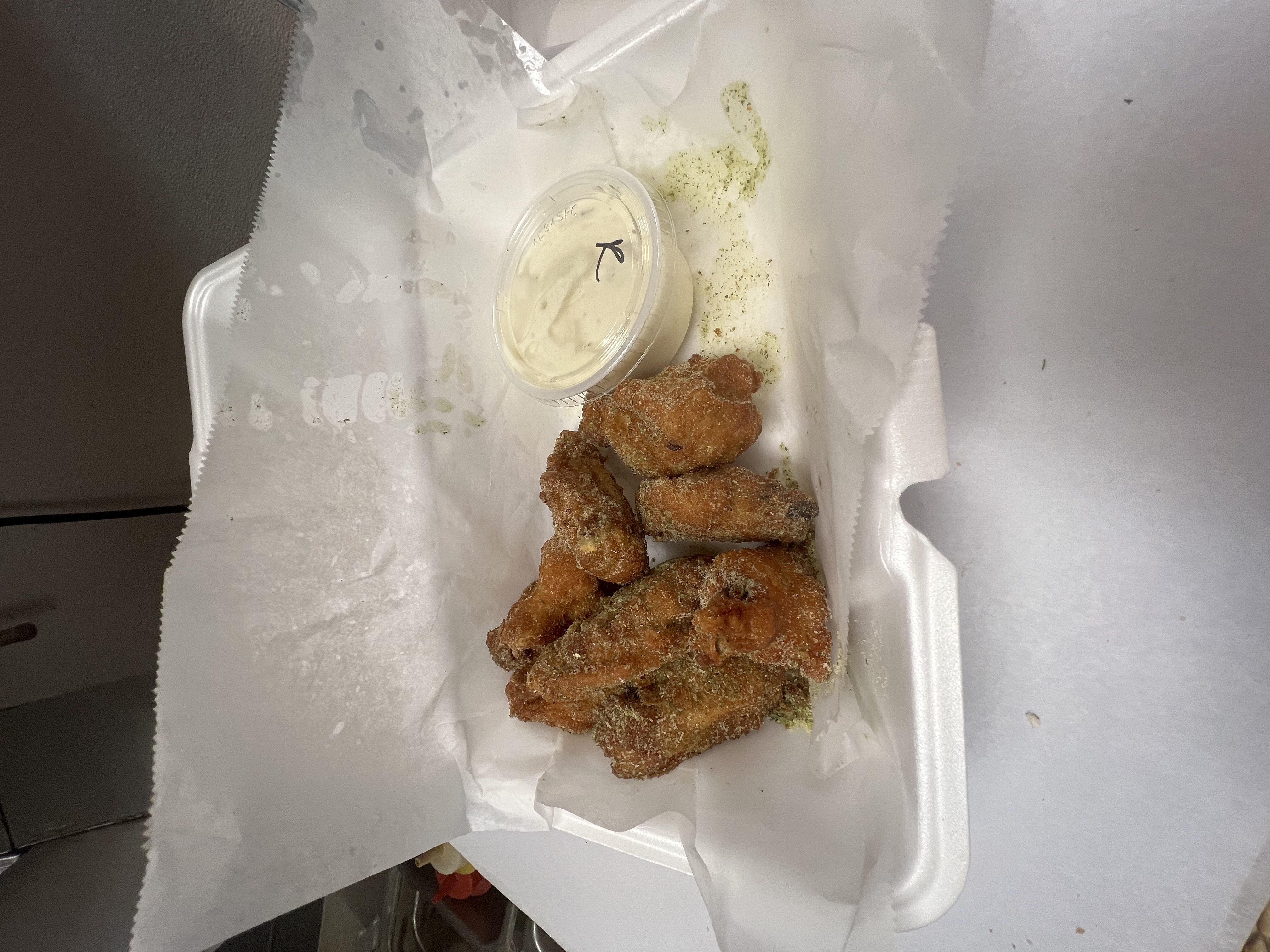 Order Chicken Wings food online from Luisa's Italian Pizzeria store, Manchester on bringmethat.com