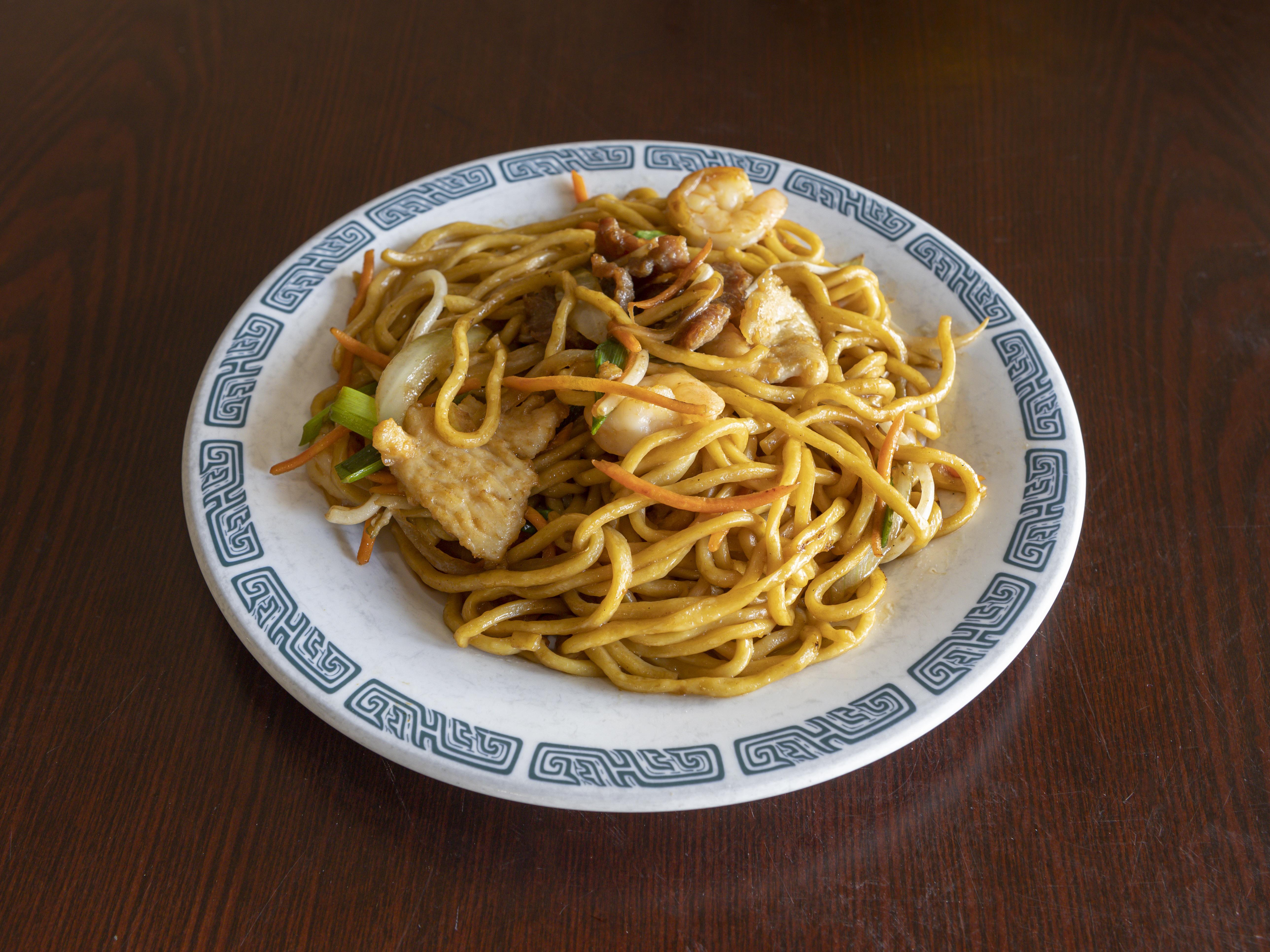 Order Fr4. House Special Lo Mein food online from Lucky China store, Kennesaw on bringmethat.com