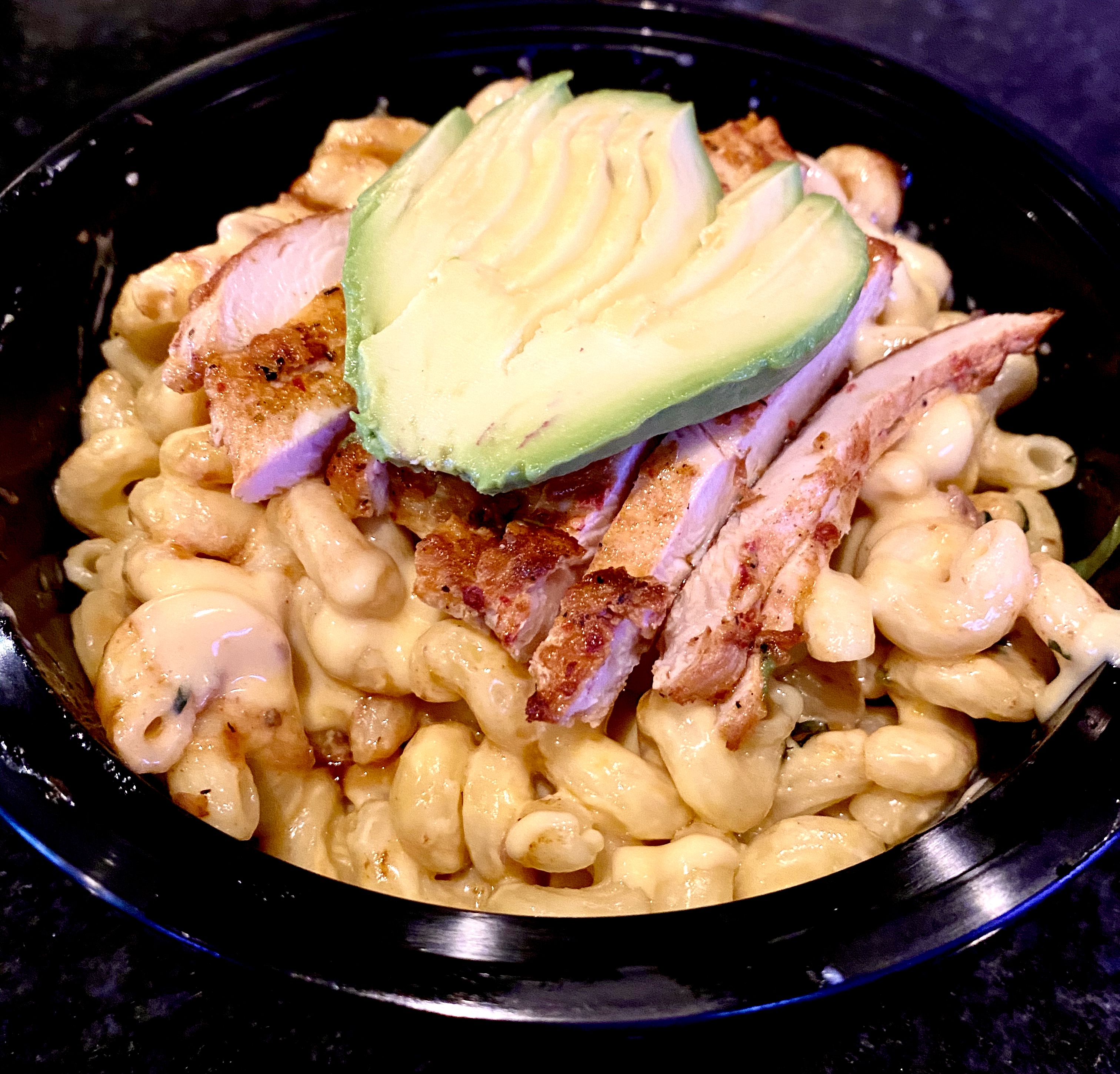 Order Grilled Chicken & Avocado Mac food online from Cheezie Mac store, Streamwood on bringmethat.com