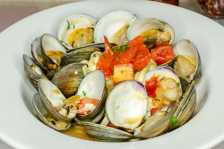 Order LINGUINE CLAMS food online from Tre Famiglia store, Haddonfield on bringmethat.com