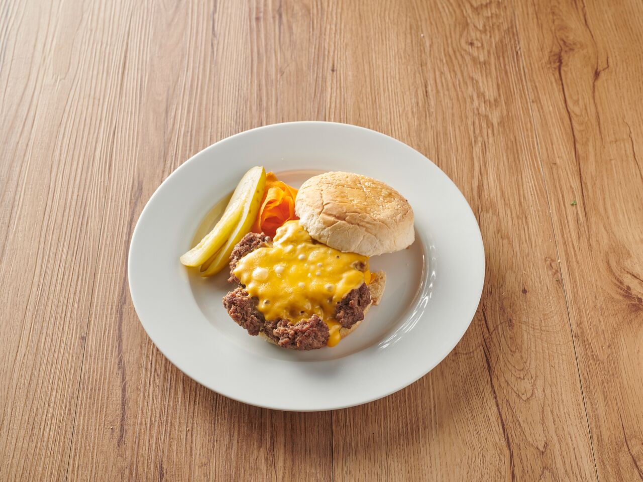 Order Cheeseburger food online from Neil's coffee shop store, New York on bringmethat.com