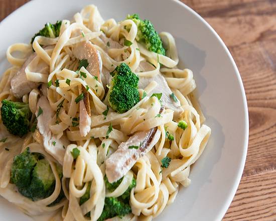 Order Fettuccine Alfredo with Chicken Broccoli food online from Giordano store, Canton on bringmethat.com