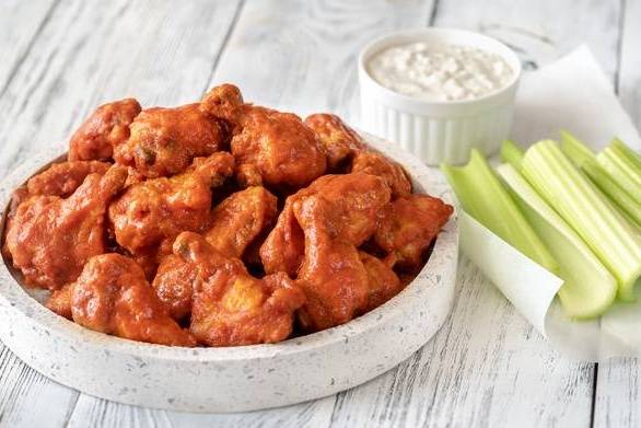 Order 6 Buffalo Wings food online from Michaelangelo's Pizza store, Baltimore on bringmethat.com