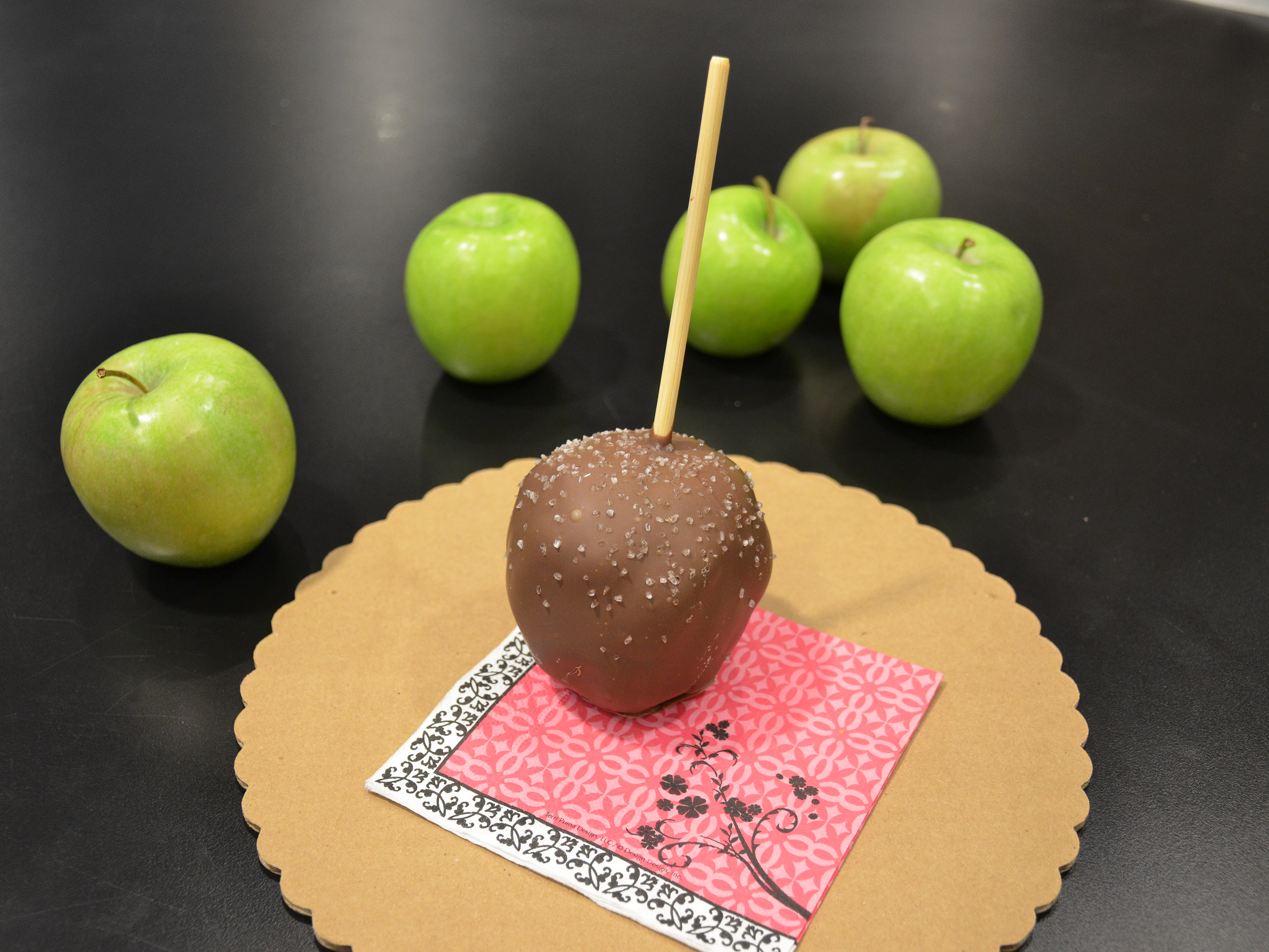 Order Teacher's Gift Apple food online from Schakolad Chocolate Factory store, Plainfield on bringmethat.com