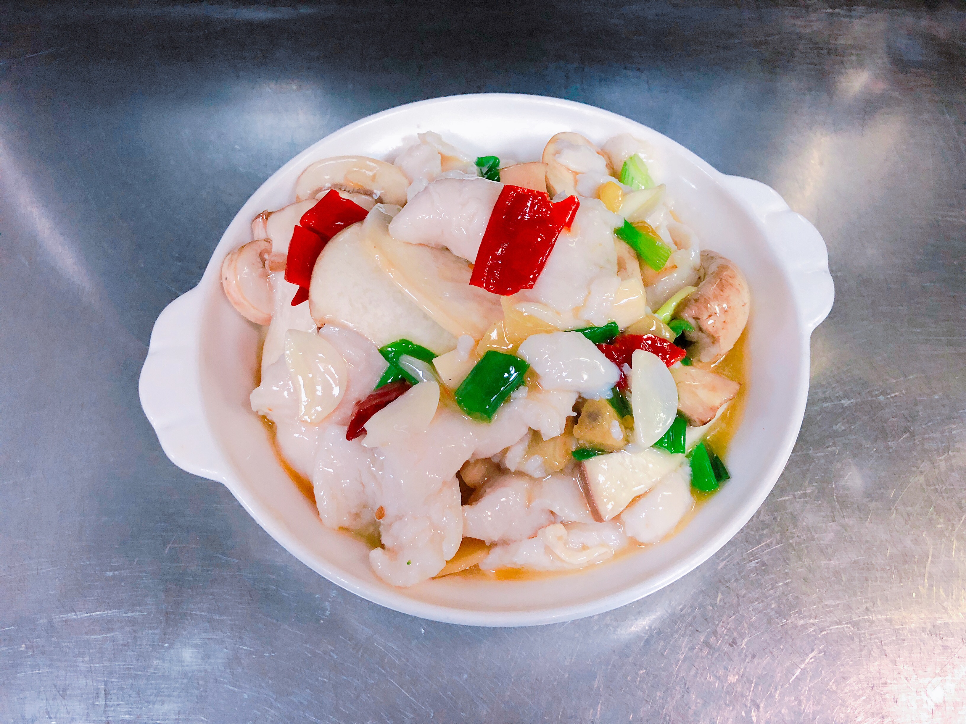 Order 130. Fish Fillet with King Mushroom 鮮菌魚片  food online from Ollie's Sichuan store, New York on bringmethat.com