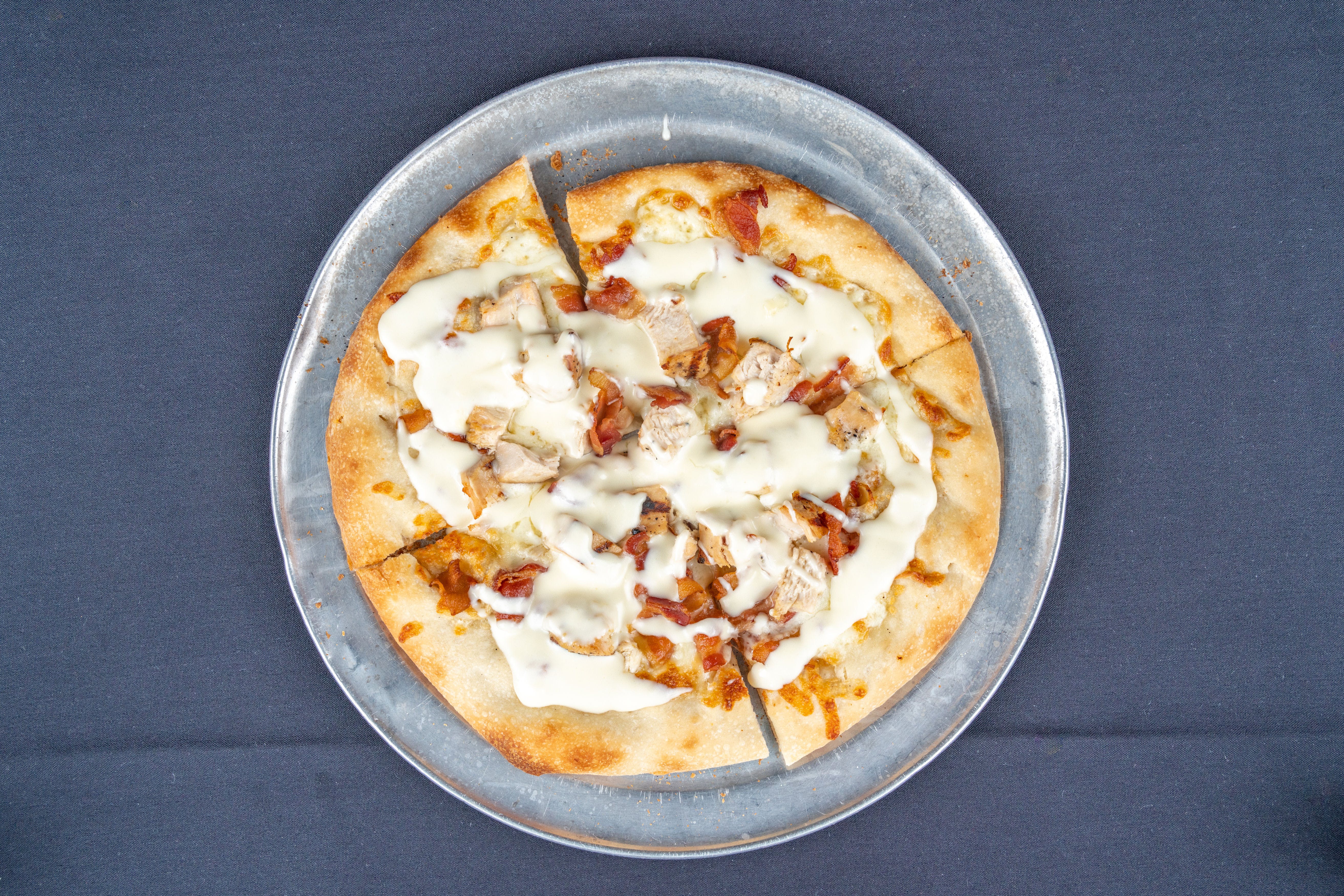Order Chicken Alfredo Pizza - Pizza food online from Birraporetti's store, Friendswood on bringmethat.com