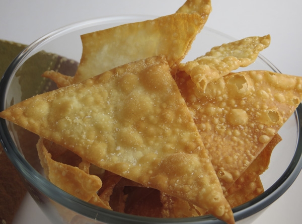 Order 6 Pieces Fried Wonton food online from Wei Kee Chinese Restaurant store, San Antonio on bringmethat.com