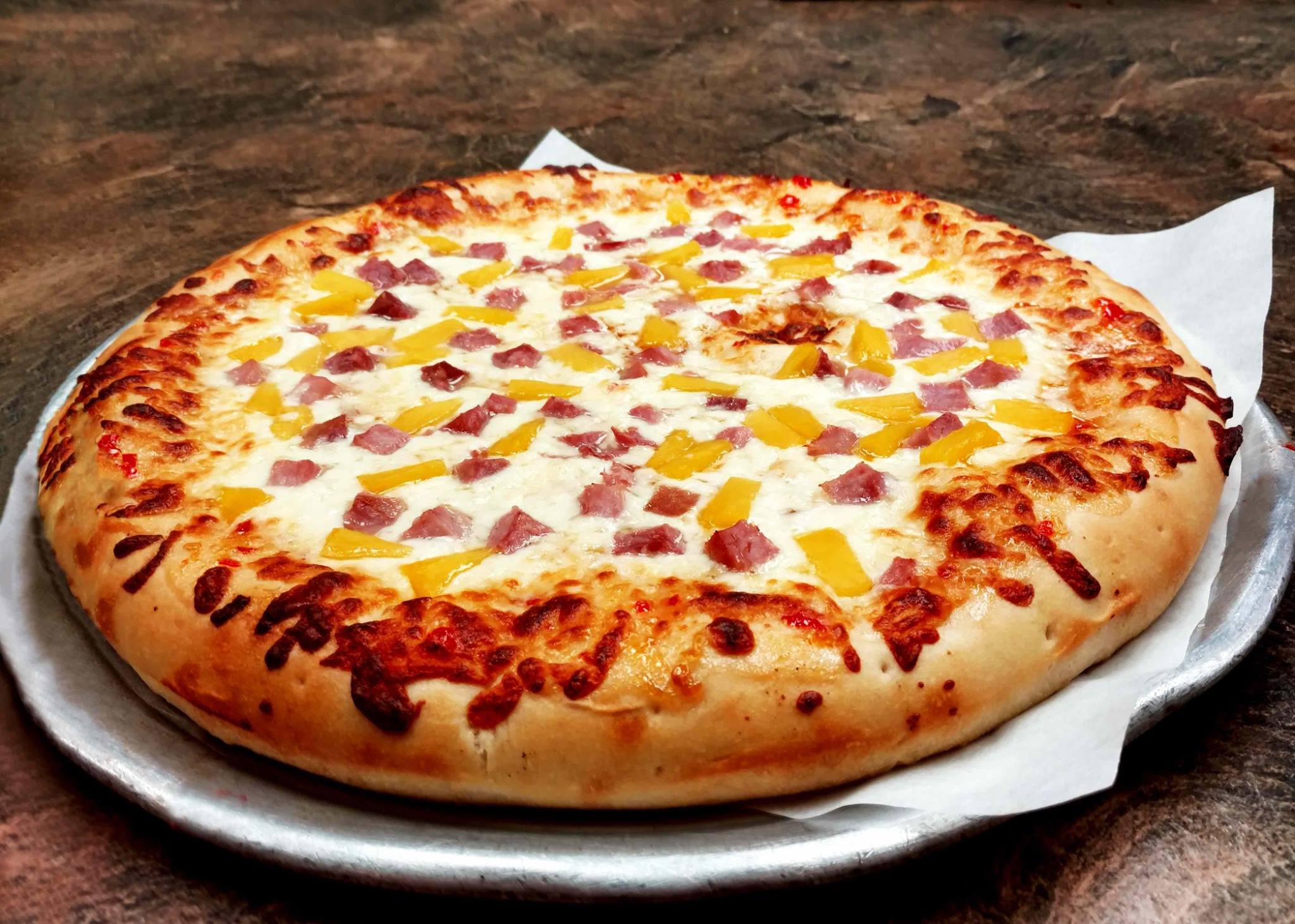 Order Hawaiian Pizza food online from Cocca's Pizza store, Youngstown on bringmethat.com