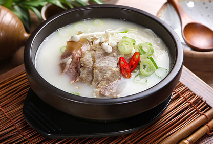 Order 21. Kko-ri-tang(꼬리탕) food online from Banpojung store, Chicago on bringmethat.com