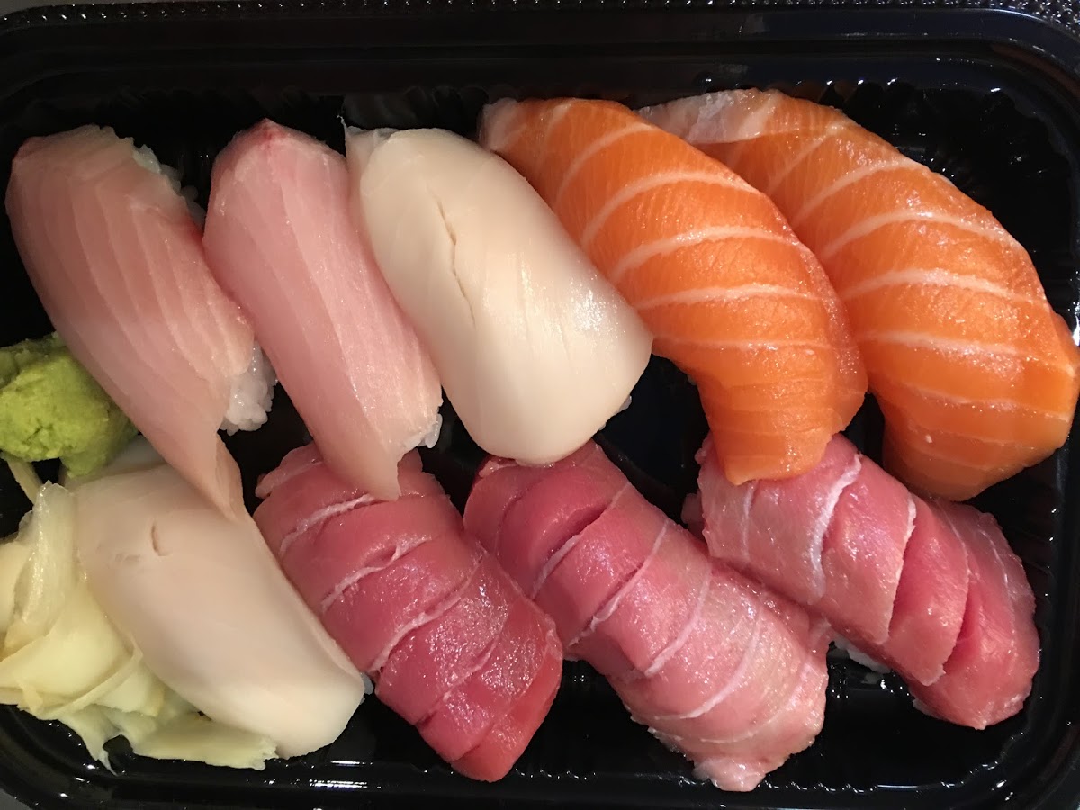 Order 32. Sushi Combo B food online from Sushi Kinta store, San Francisco on bringmethat.com