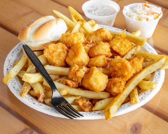 Order Fried Scallop Dinner food online from The Beach Plum store, Salem on bringmethat.com