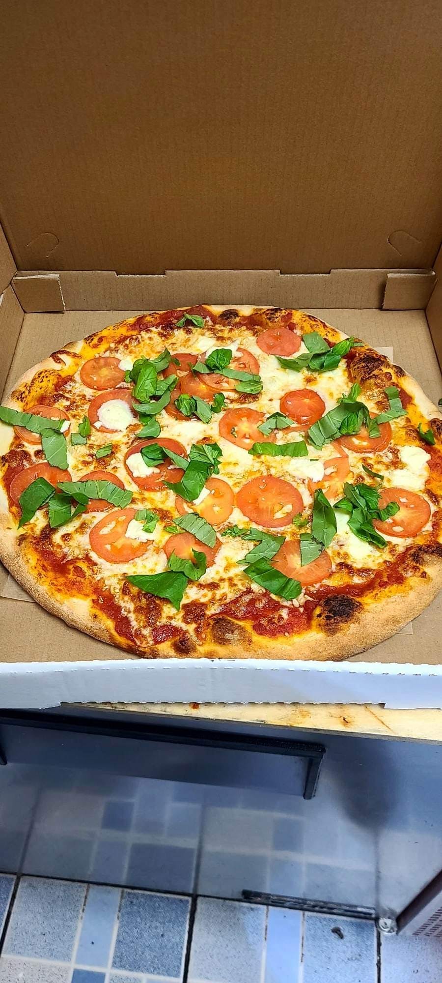 Order Margherita Pizza - Medium 14" food online from Bianco Italian Cuisine store, Inglewood on bringmethat.com