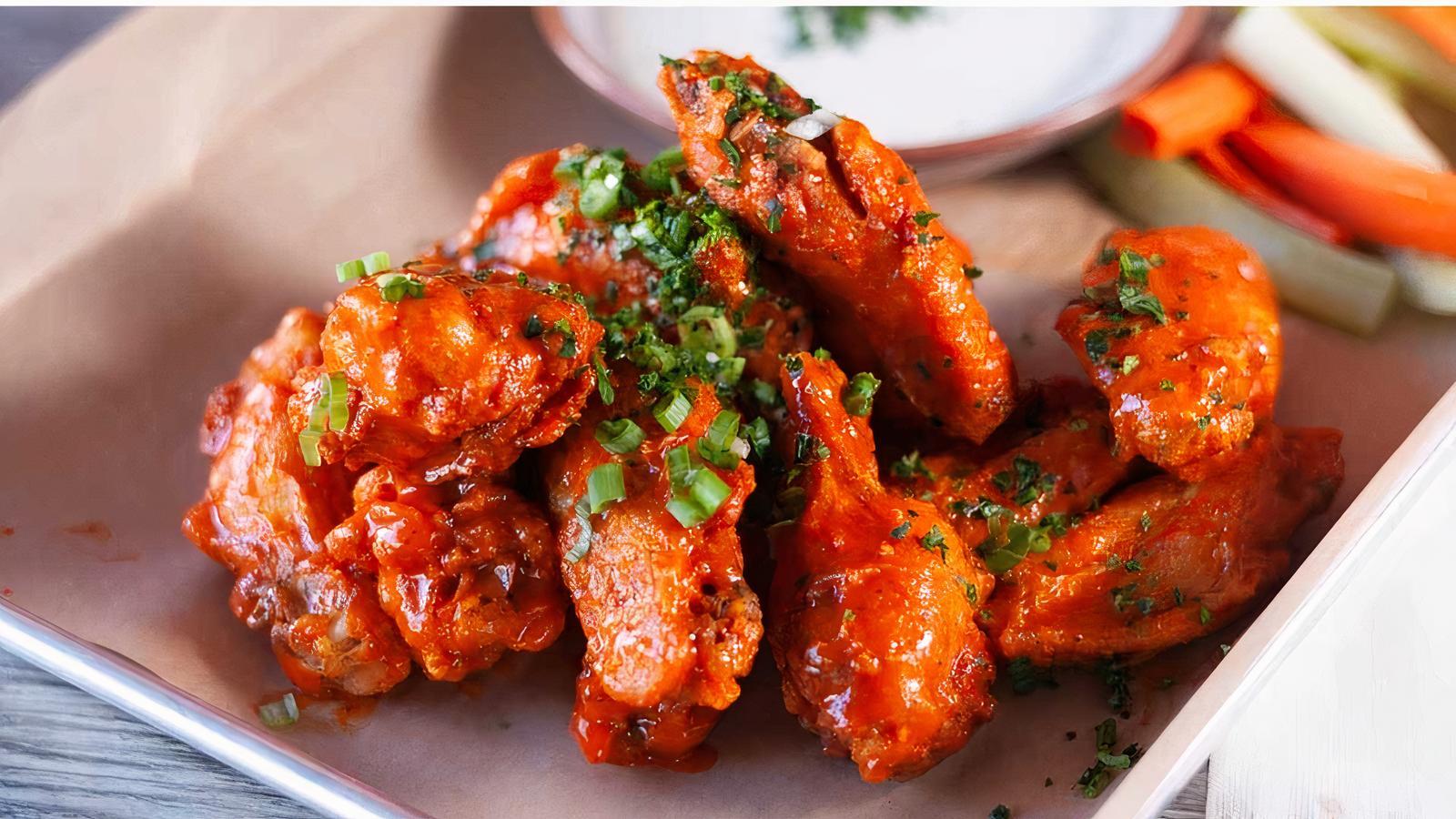 Order Traditional Buffalo Wings 1/2 lb. (6 Pieces)  food online from Sf Hole In The Wall Pizza store, San Francisco on bringmethat.com