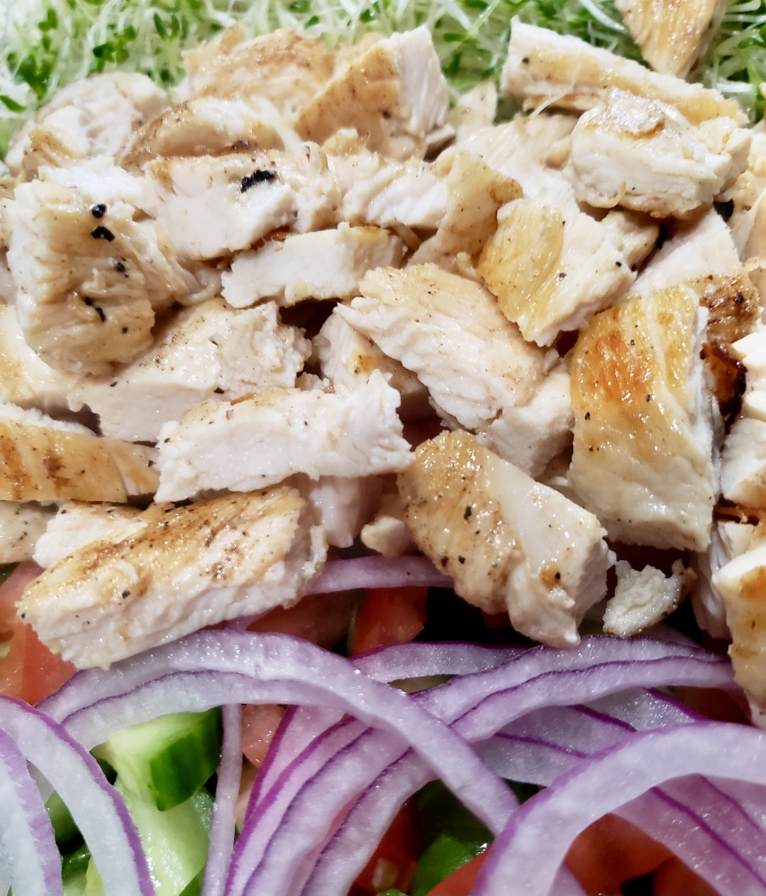 Order Tossed Green Salad with Grilled Chicken food online from Gary New York Deli store, Newport Beach on bringmethat.com
