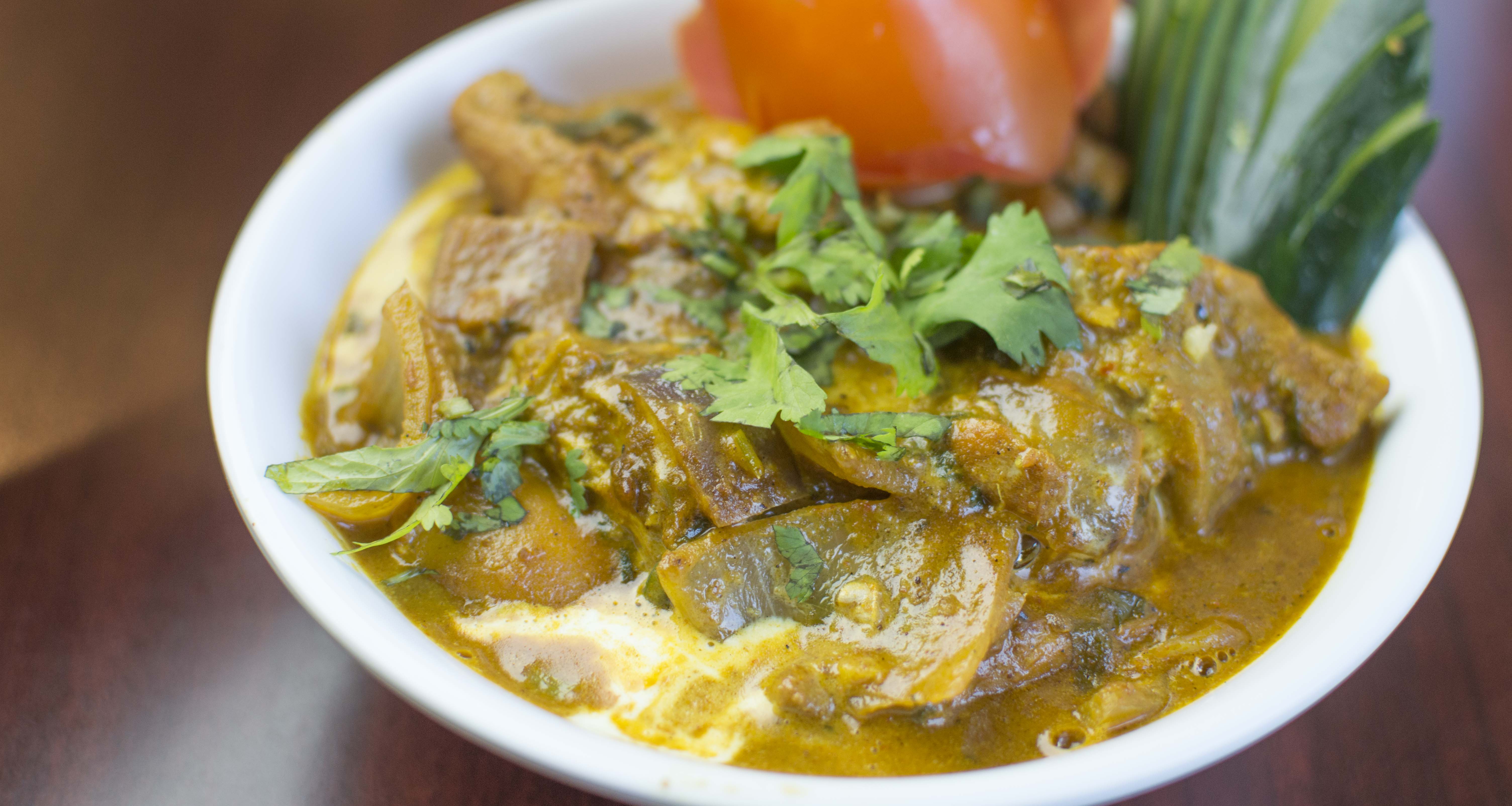 Order Chicken Curry food online from MasalaCraft Indian Cuisine store, Santa Ana on bringmethat.com