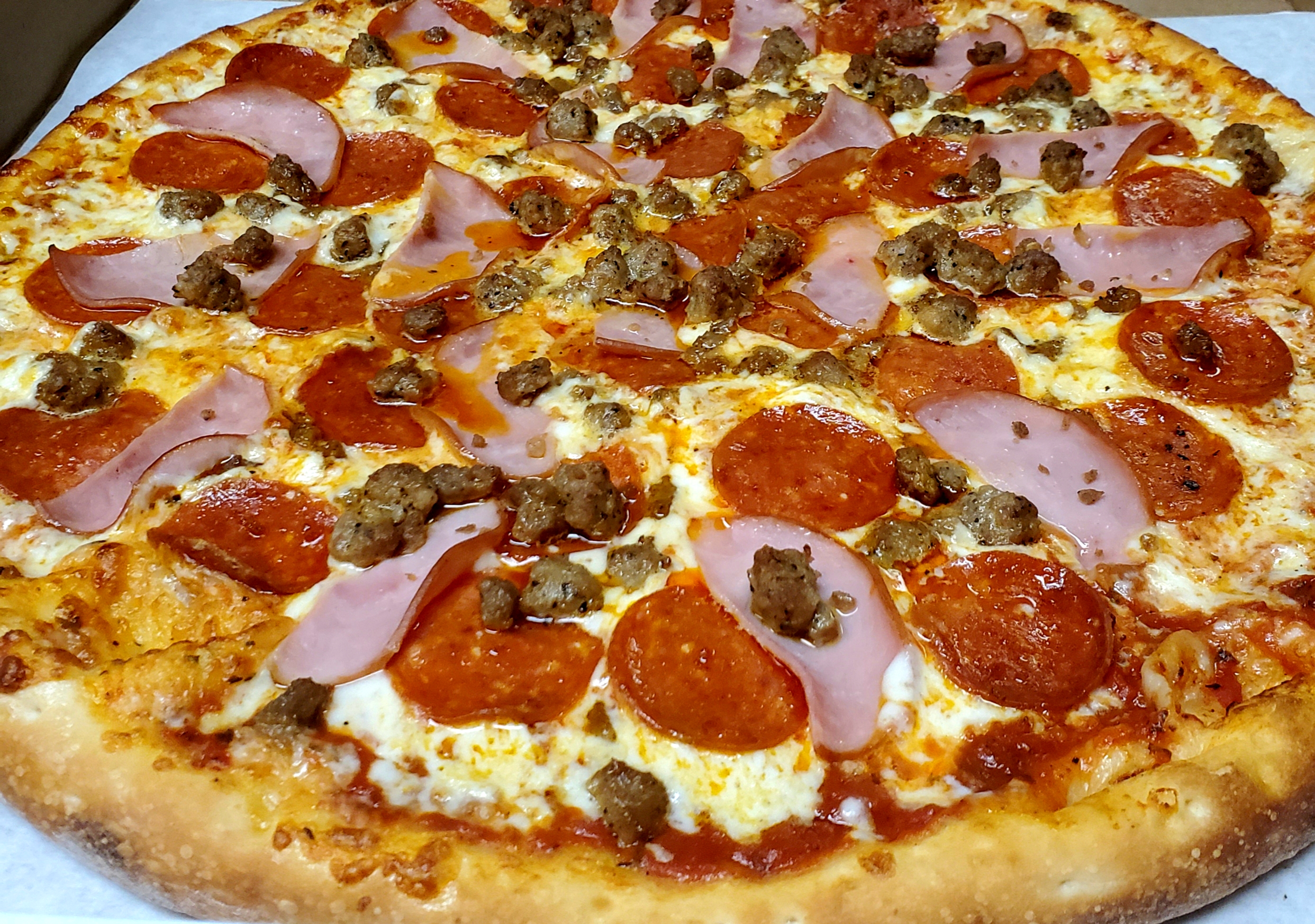 Order 10” Quattro Carni Pizza food online from Ove Pizzeria store, Studio City on bringmethat.com