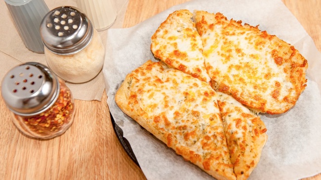 Order Garlic Bread food online from Round Table Pizza store, Palo Alto on bringmethat.com