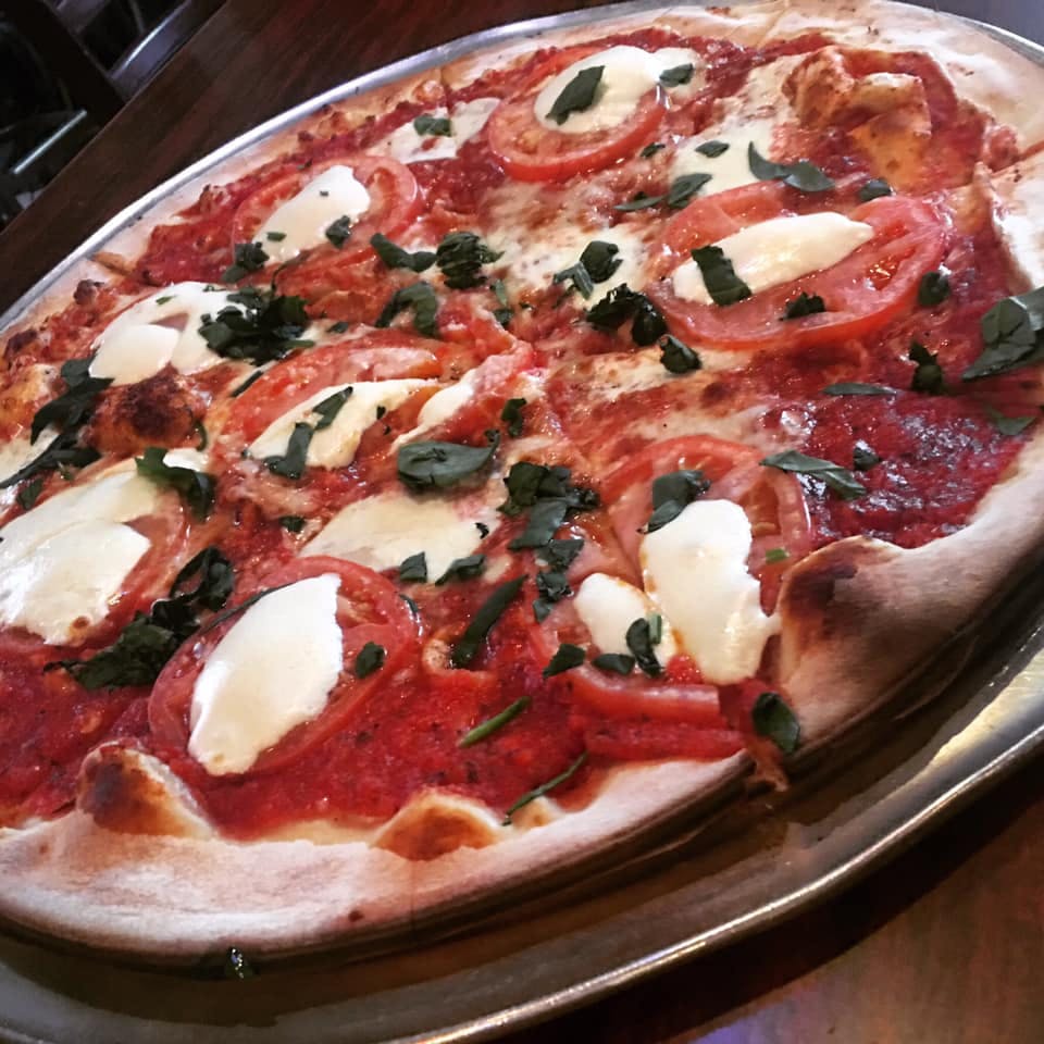 Order Margherita Pizza - Small 12'' food online from Val's Tavern store, Rumson on bringmethat.com